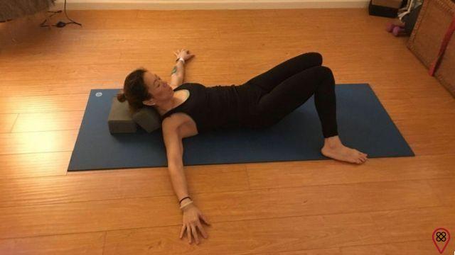 Tu cuerpo anhela estas 6 posturas de yoga para aliviar el estrés