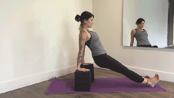 Mejora tu práctica: 8 movimientos de entrenamiento con pesas para yoguis