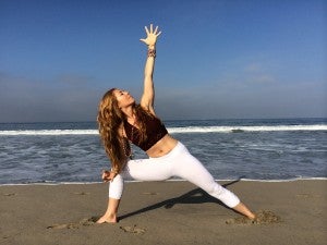 5 posturas de yoga para surfistas: atrapa más olas con estas asanas