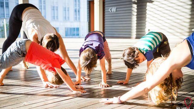 Baptiste Yoga: 9 posturas de yoga en el jardín para familias