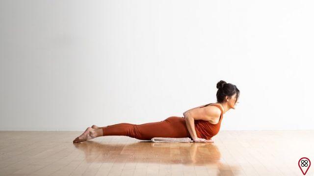7 posturas de yoga para cuando no puedes... ir
