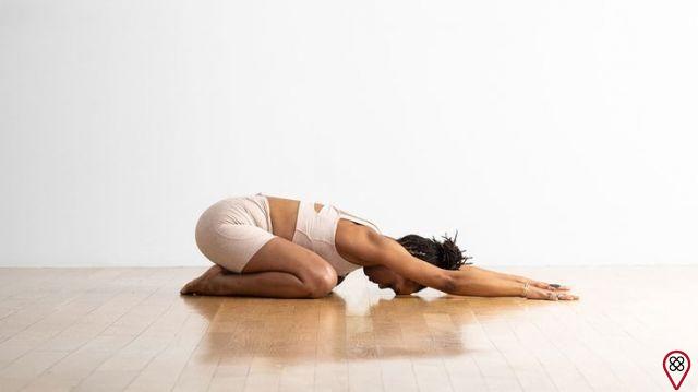 10 posturas de yoga que te ayudarán a combatir el calor del verano