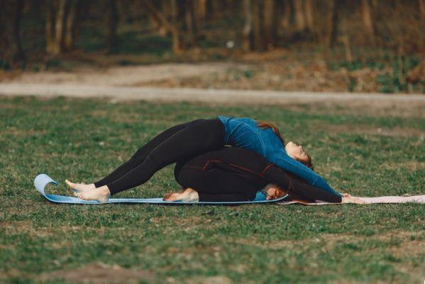 Las mejores posturas de yoga para parejas